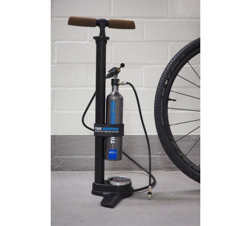 Tool Schwalbe Tire Booster Tubeless SV reusable with mounting strap