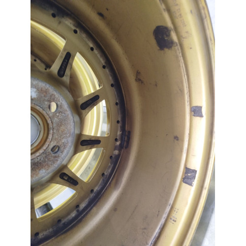 215/70R16 KUMHO WI32 100T Studdable 3PMSF M+S